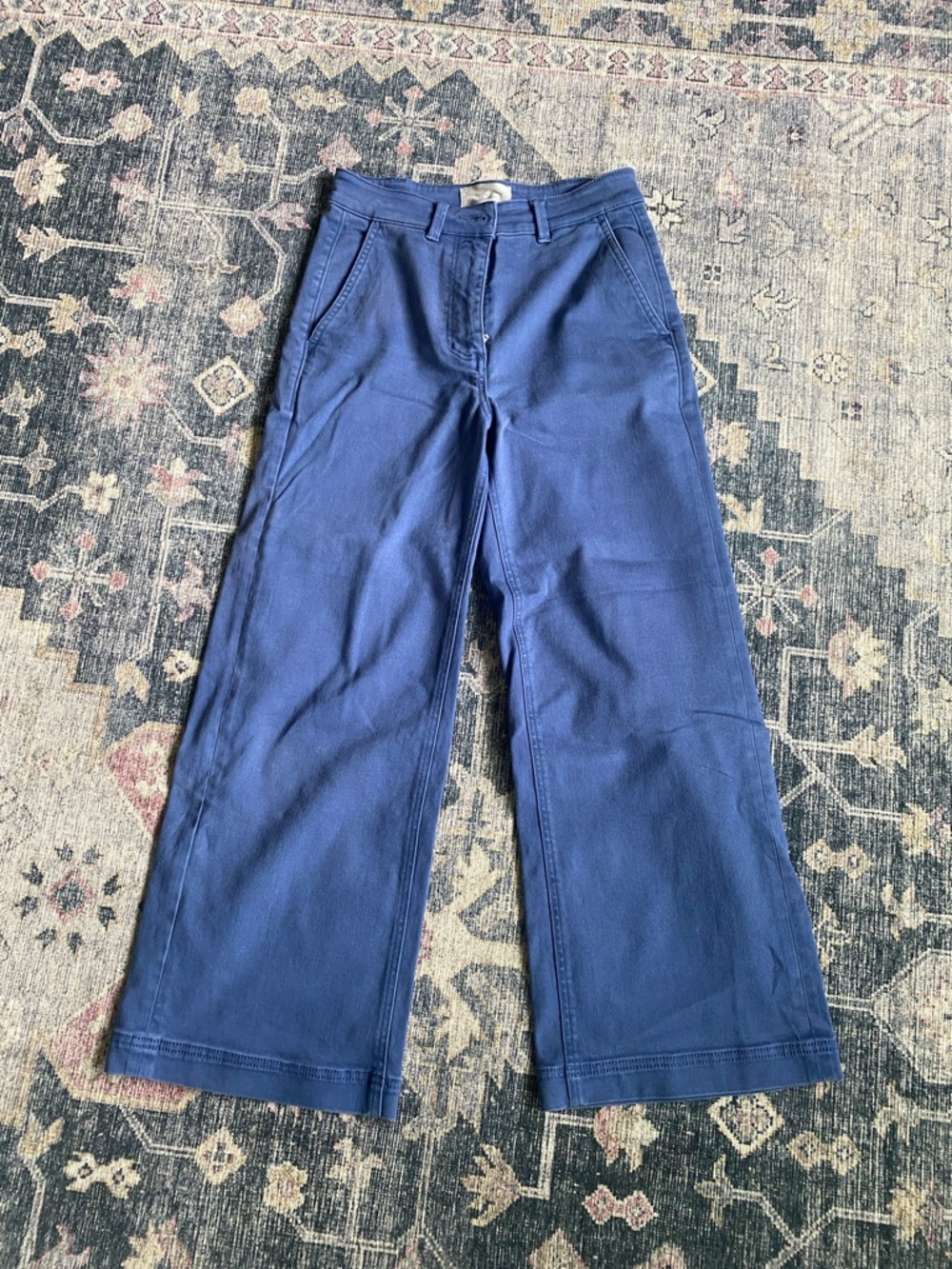 Wide-Leg Navy Blue Cotton Trousers Everlane some discoloration